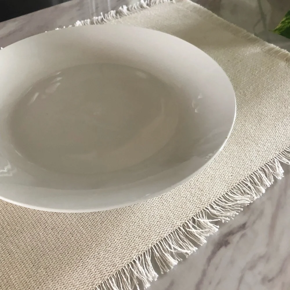 SET OF 4 BEAUTIFUL CREAM COLORED PLACEMATS WITH FRINGE NWOT - Picture 3 of 6